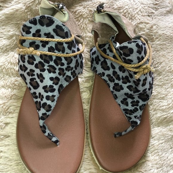 Animal Print Sandals NWOT - Picture 2 of 3